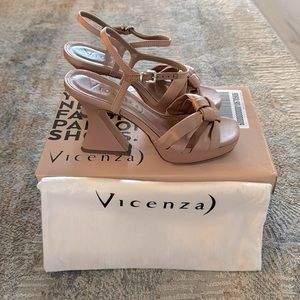 NEW IN BOX VICENZA KNOTTED HEELS